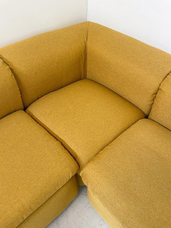 Image 1 of Mid Century Moderne Italiaanse Sofa, Hout en Witte Boucle Stof, 1970S