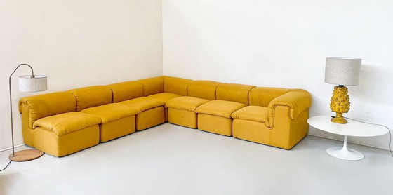 Image 1 of Mid Century Moderne Italiaanse Sofa, Hout en Witte Boucle Stof, 1970S