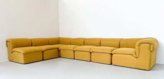 Image 1 of Mid Century Moderne Italiaanse Sofa, Hout en Witte Boucle Stof, 1970S