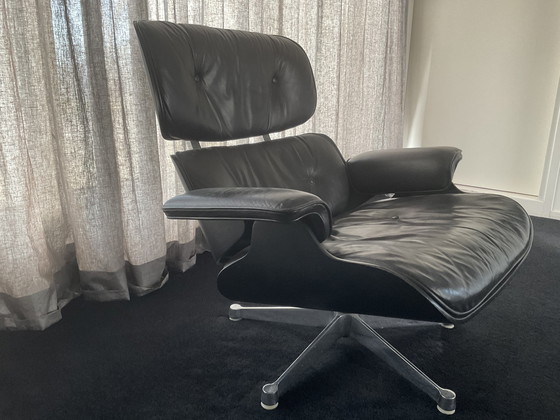 Image 1 of Herman Miller Eamse lounge chair