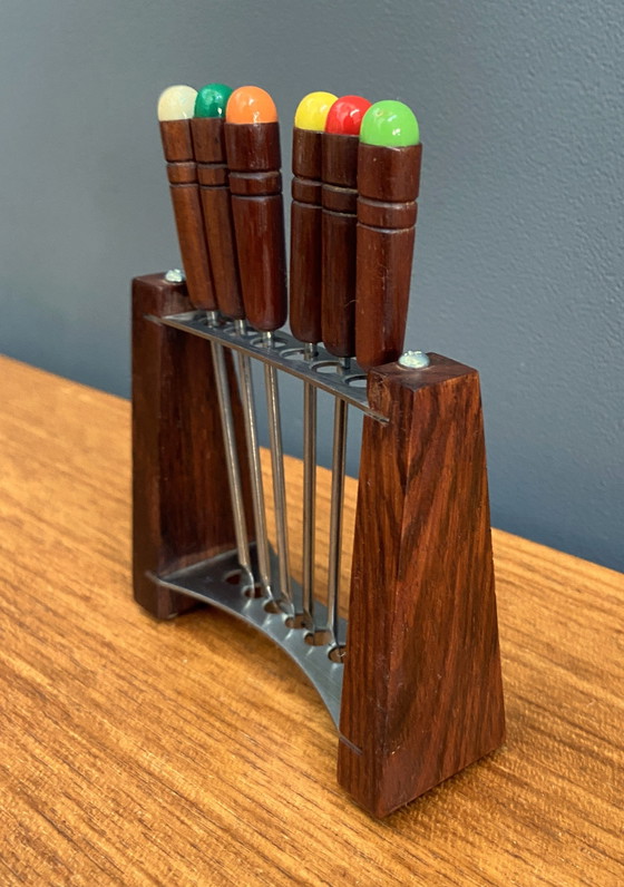 Image 1 of Teakhouten Cocktailvorkjes In Houder 1960S