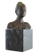 Bronzen beeld op marmer vrouwenhoofd