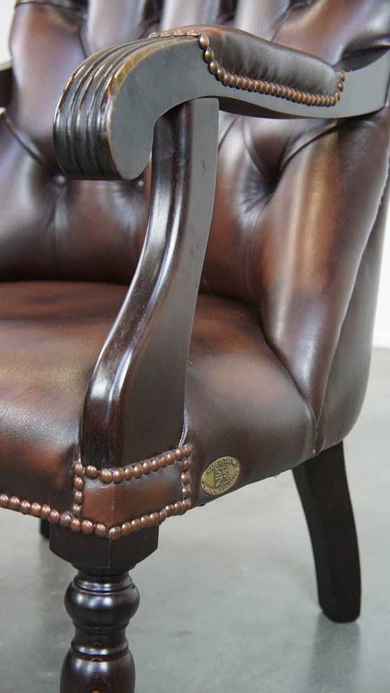 Image 1 of Donkere Rundleren En Houten Chesterfield Fauteuil