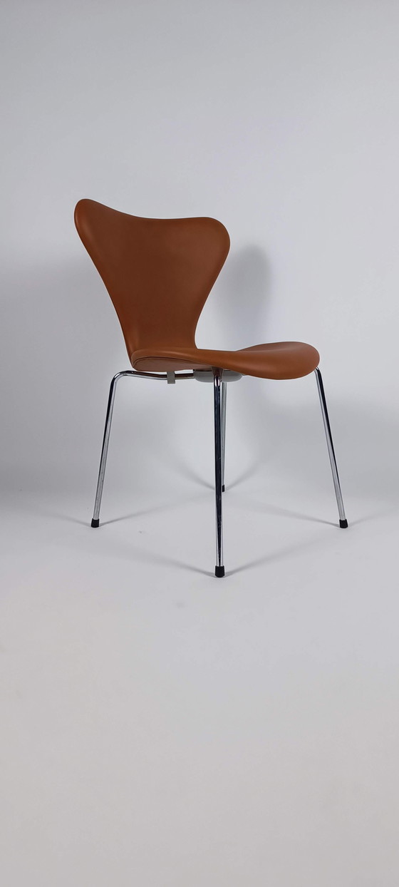 Image 1 of Fritz Hansen 3107 Series 7 Vlinderstoelen Grace Leather Cognac Arne Jacobsen