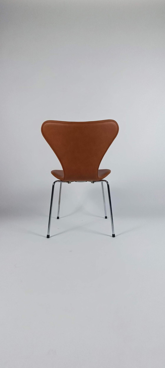 Image 1 of Fritz Hansen 3107 Series 7 Vlinderstoelen Grace Leather Cognac Arne Jacobsen