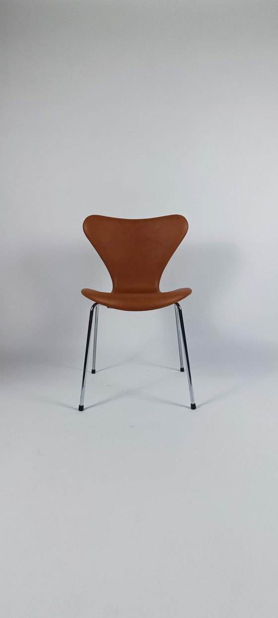 Image 1 of Fritz Hansen 3107 Series 7 Vlinderstoelen Grace Leather Cognac Arne Jacobsen