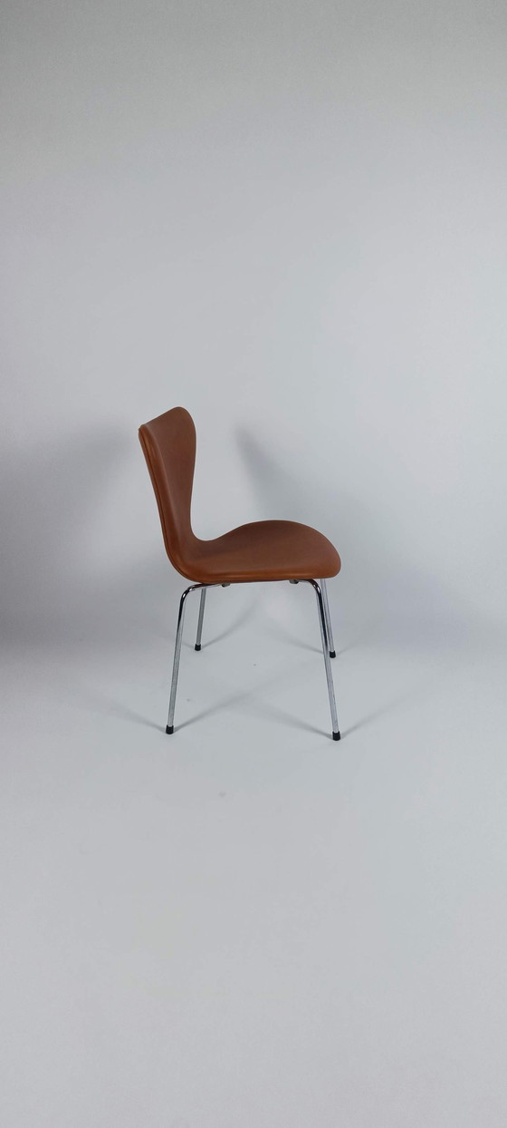 Image 1 of Fritz Hansen 3107 Series 7 Vlinderstoelen Grace Leather Cognac Arne Jacobsen