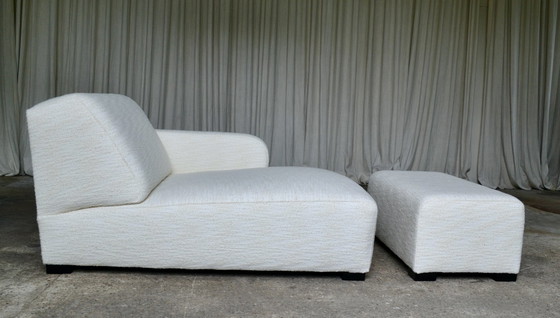 Image 1 of Moderne loungestoel met voedselsteun