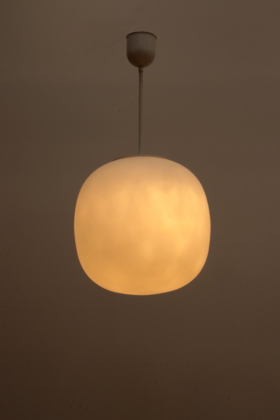 Image 1 of Glashutte Limburg Zeer Grote Witte hanglamp, 1960