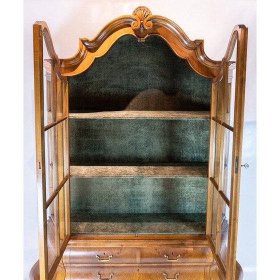 Image 1 of Vintage rococo glazen kast in handgepolijst notenhout door C. B. Hansen uit Kopenhagen, 1910