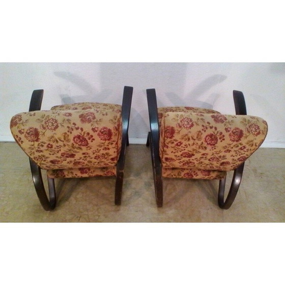 Image 1 of Paar vintage walnoten fauteuils en salontafel H-275 van Jindrich Halabala, 1930