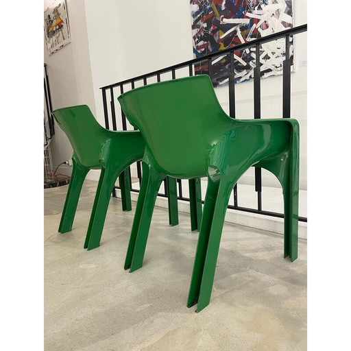 Paar vintage Gaudi stoelen in stevig groen plastic van Vico Magistretti, Italië