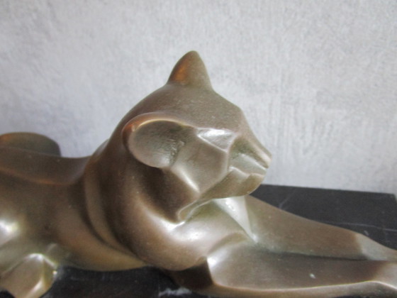 Image 1 of Bronzen Rustende Leeuwin,Artdeco