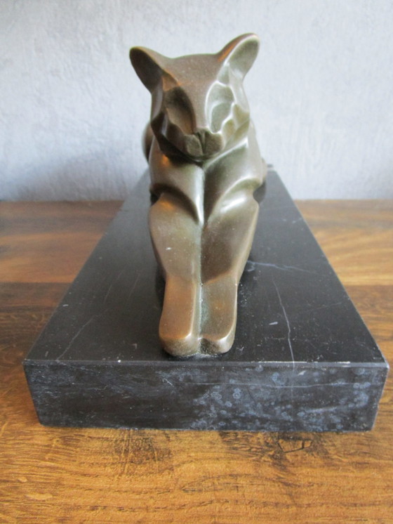 Image 1 of Bronzen Rustende Leeuwin,Artdeco