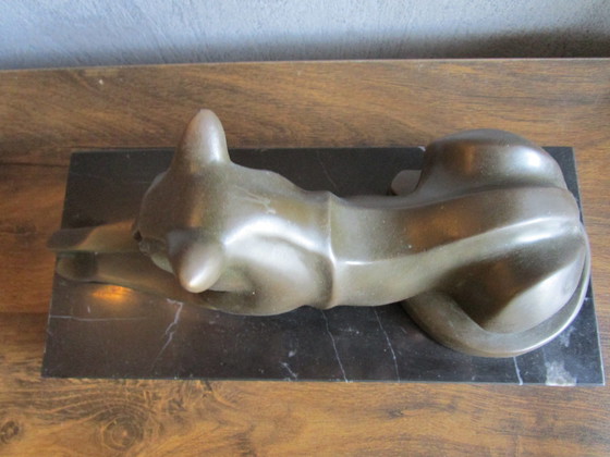 Image 1 of Bronzen Rustende Leeuwin,Artdeco