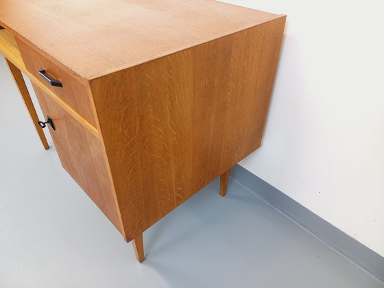 Image 1 of Eikenhouten bureau uit de jaren 60