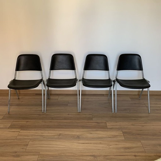 Suite van 4 stapelbare stoelen door Don Albinson voor Knoll