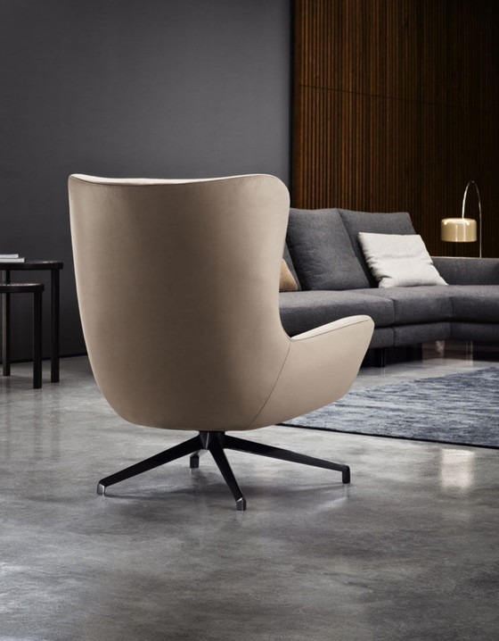 Image 1 of Minotti Jensen lounge chair + Ottoman premium Sand showmodel 2023