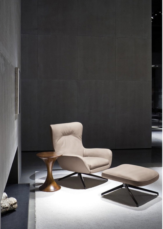 Image 1 of Minotti Jensen lounge chair + Ottoman premium Sand showmodel 2023