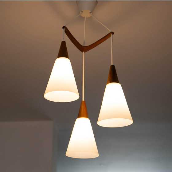 Image 1 of Scandinavische teak opaline 1960 Louis Kalf boemerang hanglamp