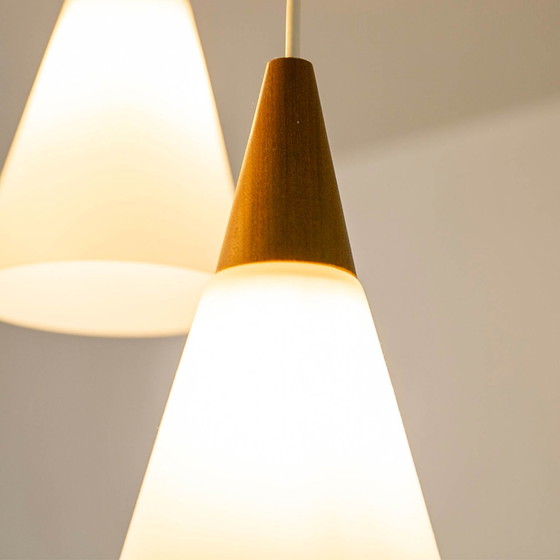 Image 1 of Scandinavische teak opaline 1960 Louis Kalf boemerang hanglamp