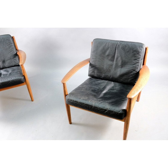 Image 1 of Paar vintage teakhouten en zwart leren fauteuils van Grete Jalk voor France et Søn