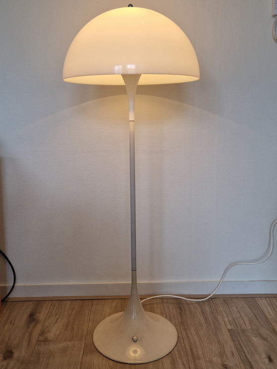 Image 1 of Panthella V. Panton Louis Poulsen vloerlamp