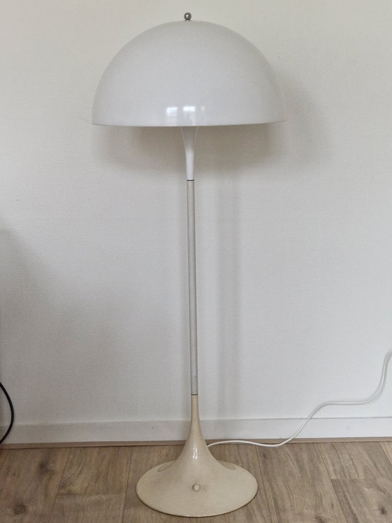 Image 1 of Panthella V. Panton Louis Poulsen vloerlamp