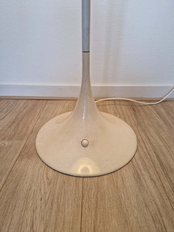 Image 1 of Panthella V. Panton Louis Poulsen vloerlamp