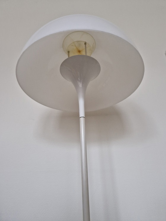 Image 1 of Panthella V. Panton Louis Poulsen vloerlamp