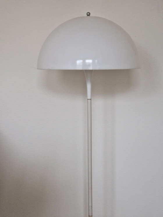 Image 1 of Panthella V. Panton Louis Poulsen vloerlamp