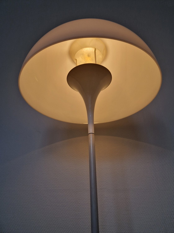 Image 1 of Panthella V. Panton Louis Poulsen vloerlamp