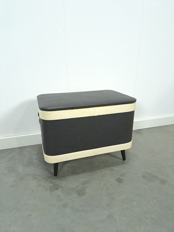 Image 1 of Skai leren klepbank, vintage hocker