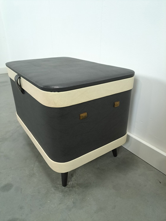 Image 1 of Skai leren klepbank, vintage hocker