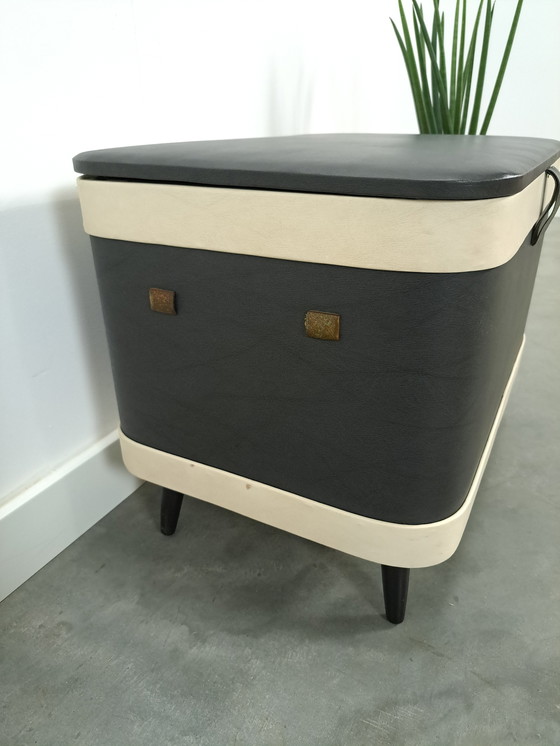 Image 1 of Skai leren klepbank, vintage hocker