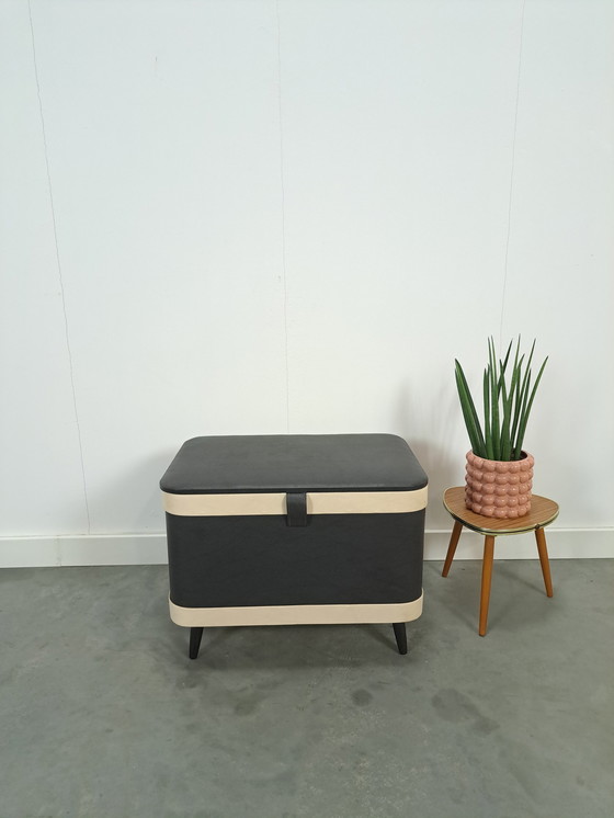 Image 1 of Skai leren klepbank, vintage hocker