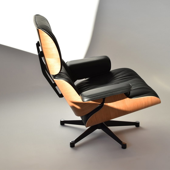 Image 1 of Vitra Eames Lounge Stoel & Ottoman