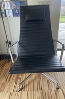 Vitra Eames EA 124 fauteuil