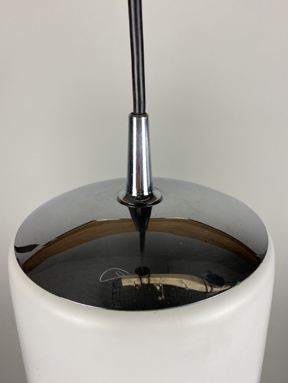 Image 1 of Enorme Zeldzame Mat Wit Glazen Hanglamp Van Peill En Putzler Xl 1960