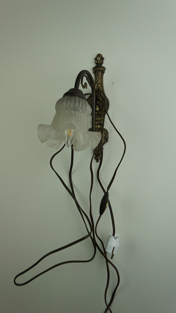 Image 1 of Vintage wandlamp bloem design melkglas art nouveau stijl