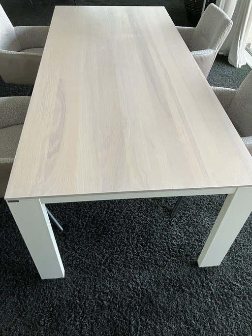 Eettafel Edge Van Bert Plantagie 