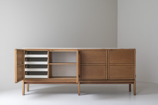 Prachtig eiken dressoir uit de jaren 1970, afkomstig uit België.