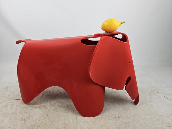 Image 1 of Vitra Olifant Hard Kunststof Rood