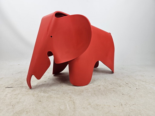 Vitra Olifant Hard Kunststof Rood