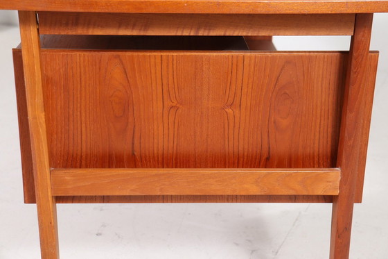 Image 1 of Teakhouten bureau voor Møbelfabrikken Toften, Denemarken, jaren 1960