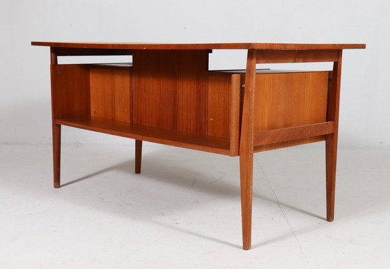 Image 1 of Teakhouten bureau voor Møbelfabrikken Toften, Denemarken, jaren 1960