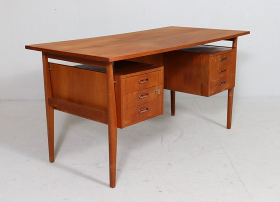 Image 1 of Teakhouten bureau voor Møbelfabrikken Toften, Denemarken, jaren 1960