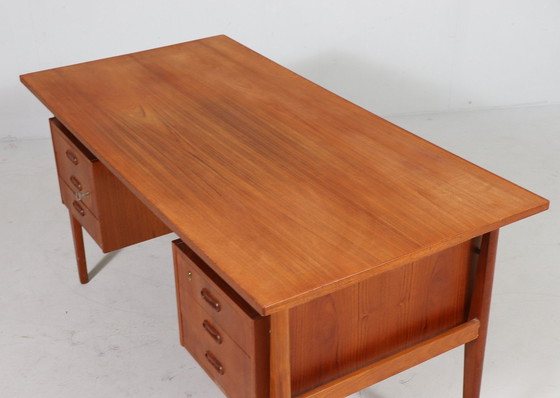 Image 1 of Teakhouten bureau voor Møbelfabrikken Toften, Denemarken, jaren 1960