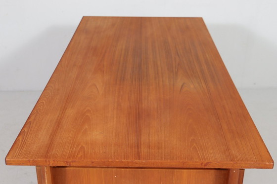 Image 1 of Teakhouten bureau voor Møbelfabrikken Toften, Denemarken, jaren 1960