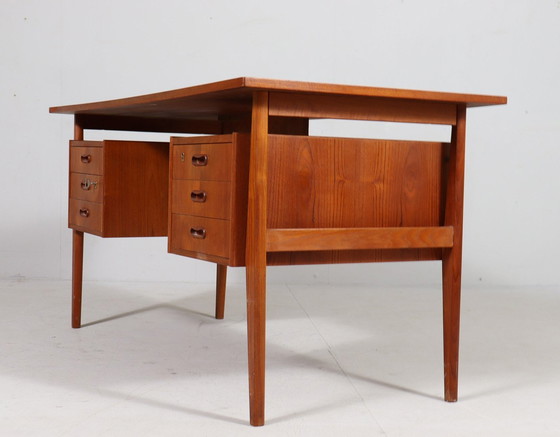 Image 1 of Teakhouten bureau voor Møbelfabrikken Toften, Denemarken, jaren 1960